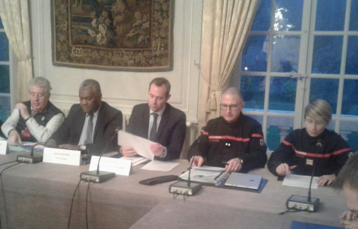 Incendie de Planoise Jean-Louis Fousseret maire de Besançon, Joël Mathurin Préfet du Doubs, Jean Richert Directeur de cabinet du préfet et Stéphane Beaudoux Contrôleur général du SDIS25