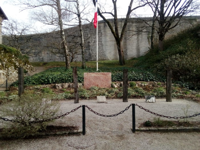 le carré des fusillés de la citadelle de Besançon