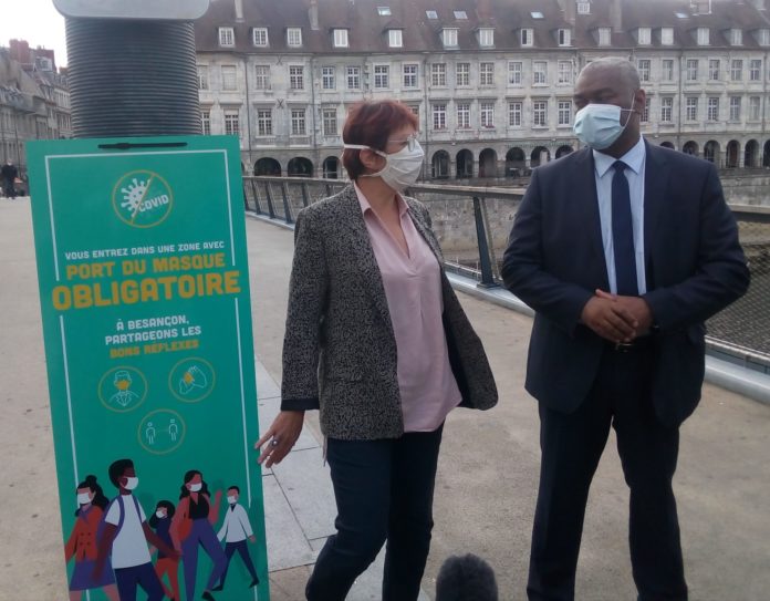 Anne Vignot et Joël Mathurin port du masque obligatoire à Besançon