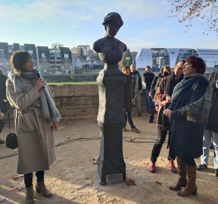 Statue d'Henriette de Crans