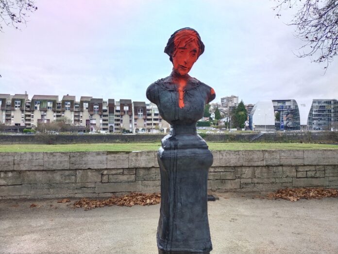 statue d'Henriette de Crans vandalisée