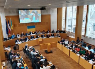 La politique nationale s’invite dans les débats locaux