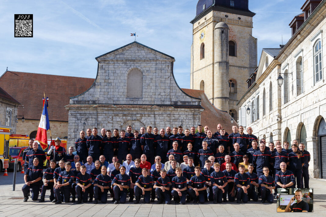 Les pompiers de Pontarlier présentent leur calendrier 2024