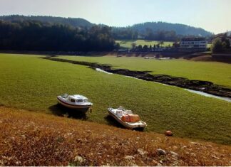 Haut-Doubs. Et au milieu coule le Doubs