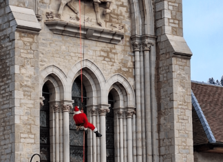 Haut-Doubs. À Montbenoît, pour la première fois, le Père Noël a descendu l’abbaye en rappel