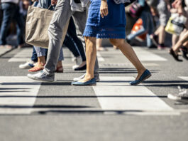 Personnes qui marchent