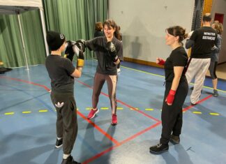 Séance de boxe féminine