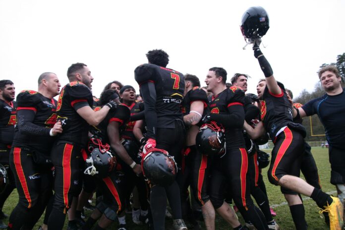 Équipe de bisons de Besançon fêtant la victoire