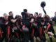Sport . Football Américain : en tête de leur championnat, les Bisons de Besançon regardent vers le haut Équipe de bisons de Besançon fêtant la victoire