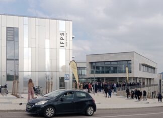Besançon. Le nouvel IFPS, un magnifique bâtiment pour la formation des professionnels de santé Marie-Guite Dufay, la Présidente de Région a profité de la visite de Catherine Vautrin à Besançon le lundi 17 mars, pour l’inviter à inaugurer le nouvel Institut de Formation des Professionnels de Santé (IFPS) aux Hauts-du-Chazal.