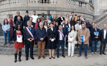Besançon. 24 étrangers naturalisés par la Préfecture du Doubs Cérémonie empreinte d’émotion le 20 mars 2025 à la Préfecture du Doubs. 24 personnes étrangères officialisaient l’acquisition de la nationalité française.