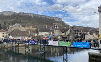 Doubs. 800 personnes au chevet de la Loue à Ornans, 15 ans après