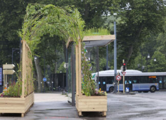 218 abris bus du réseau Ginko en cours de reconditionnement, incluant pour certains une part de végétalisation.
