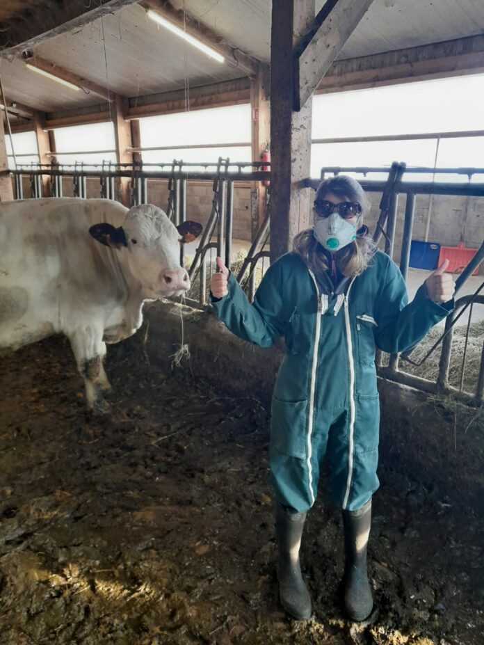 Justine Aymonin, agricultrice de 25 ans, est touchée par la maladie de Lyme