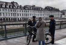 contrôle de police sur le pont battant à Besançon