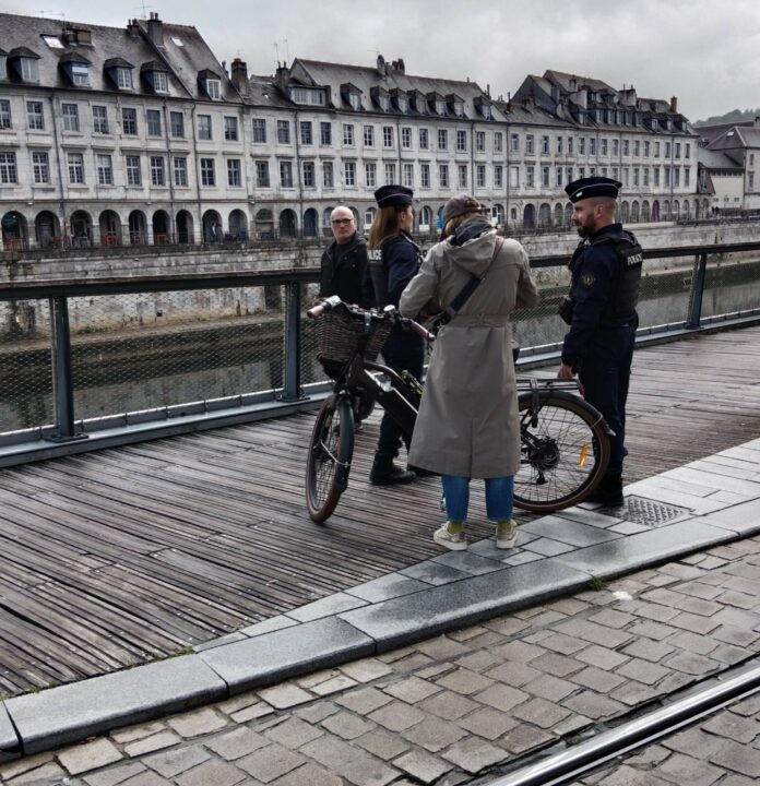 Besançon. Sécurité routière contrôle de police sur le pont battant à Besançon