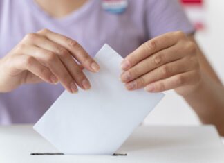 Édito. Municipales 2026 : Grand Pontarlier, grand renouvellement Personne qui vote aux municipales