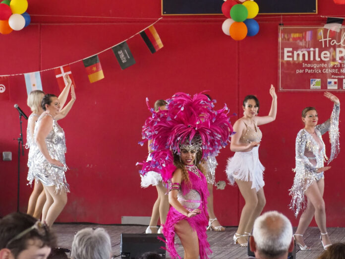 Danseuses à la fête interculturelle de pontarlier