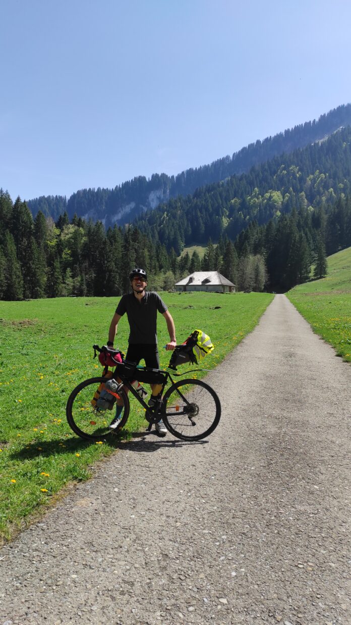 Lucas Lechevallier et son vélo