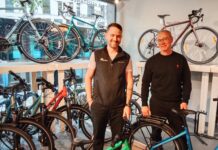 Florent Champaloux, mécanicien vélo expert et Jérôme Barthe le dirigeant du magasin Cyclable Besançon 34-36 rue Proudhon ©YQ