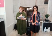 Elise Aebischer, Adjointe représentant Aline Chassagne et Leïla Bahsaïn, artiste - auteure