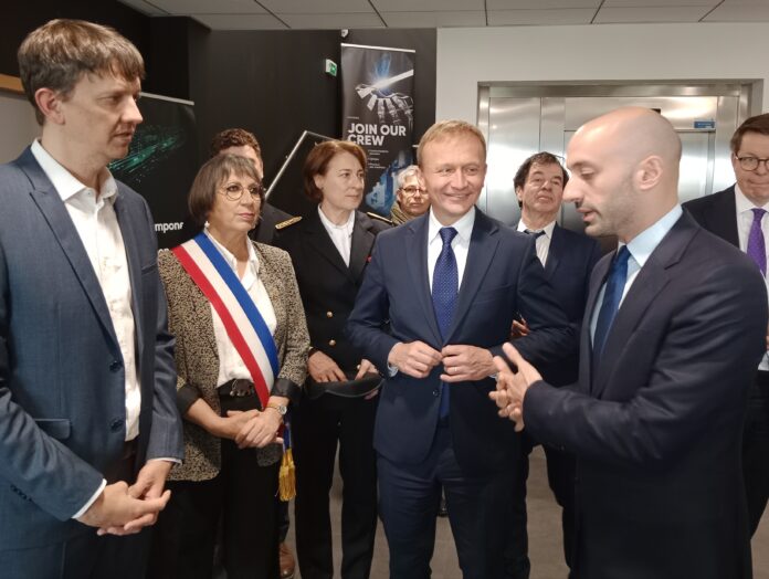 Besançon. Visite de Benjamin Haddad et Piotr Serafin ministre en charge de l'Europe, le commissaire européen en charge du budget, Guillaume Alixant co-directeur de Exail et Anne Vignot, Maire de Besançon
