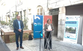 Besançon. À Battant, la rue Vignier est « apaisée » Anne Vignot la maire de Besançon était accompagné de François Rollin Directeur territorial de l'Agence de l'Eau, financeur de ce projet de végétalisation et de désimperméabilisation des sols