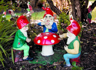 mises en scène avec des lutins et des farfadets