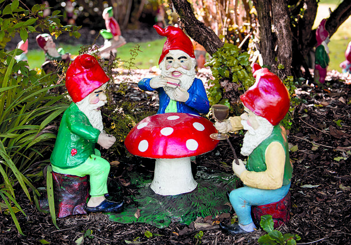 mises en scène avec des lutins et des farfadets