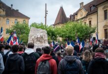 Groupe de personnes présentes au mémoriel de morteau