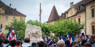 Groupe de personnes présentes au mémoriel de morteau