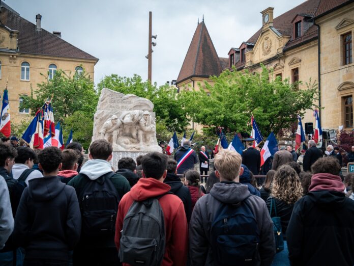 parcours memoriel morteau Groupe de personnes présentes au mémoriel de morteau