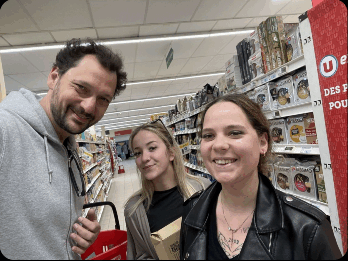 Eric Antoine à Super U Marine et Lou ont pris une photo avec Éric Antoine au U Express de Rougemont