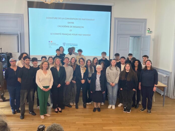 Projet couple 29 élèves en Première bac pro cuisine et services du lycée Toussaint Louverture de Pontarlier