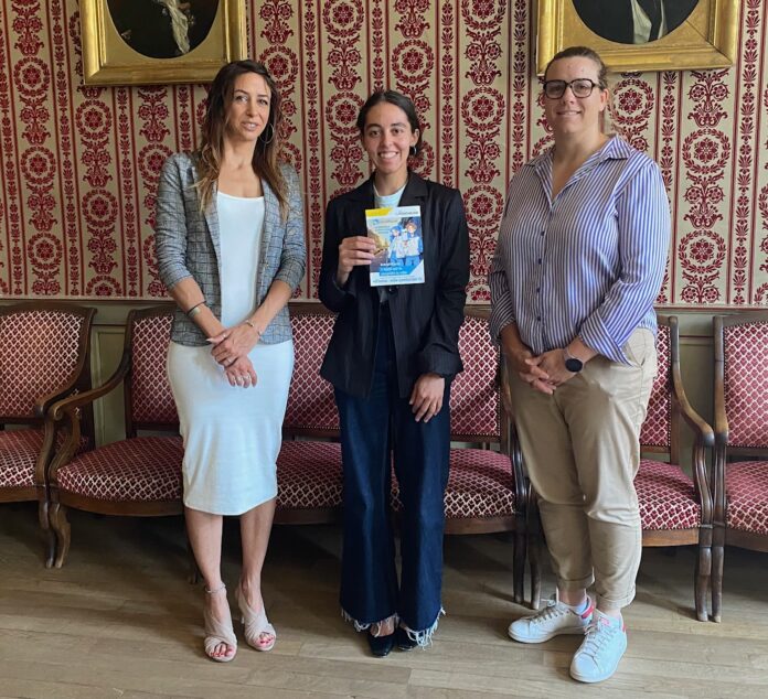 IntraMuros, application jeunesse Pontarlier Anne-Lise Ballyet, Camille Choukra-Allah et Audrey Forestier