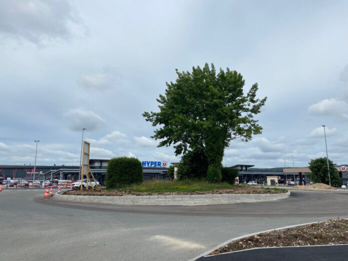 rond-point de l’Hyper U à Doubs