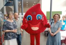 Anne Vignot la Maire de Besançon et Sylvie Zavatta Directrice du Frac, accompagnaient le Docteur Christophe Barisien Directeur de la collecte et de la production à l'Établissement Français du Sang