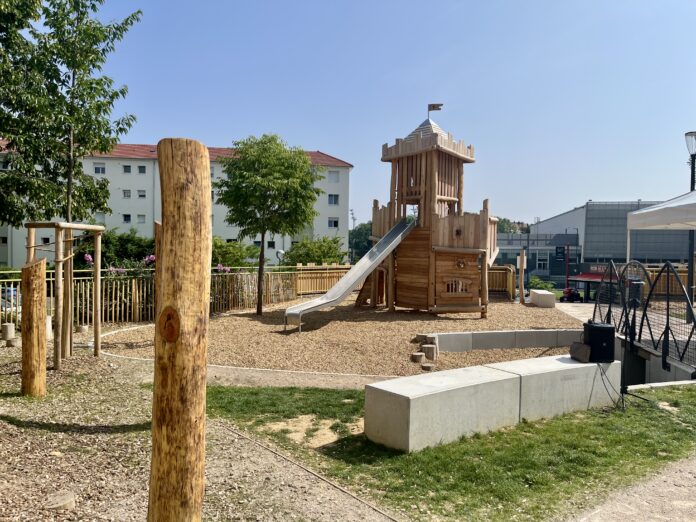 La place Pierre de Coubertin à Besançon
