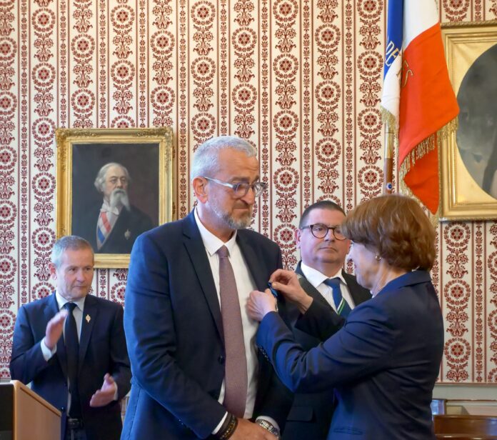 Patrick Genre reçoit l’Ordre National du Mérite par Annie Genevard