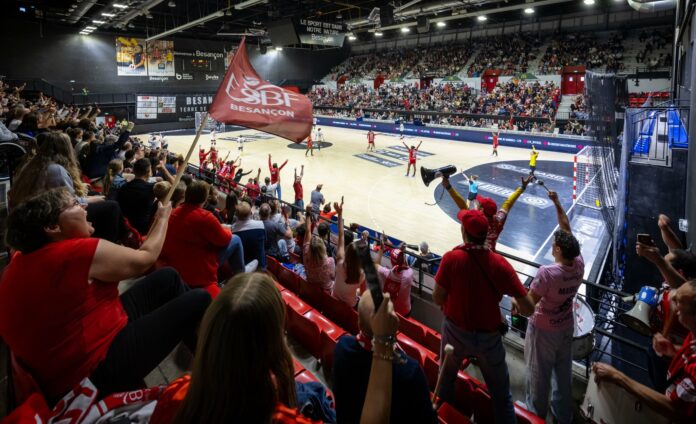 supporters de l'ESBF qui encouragent