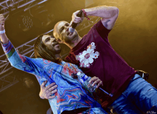 Cyprien Roze et un chanteur lors d a la précédente édition du festival