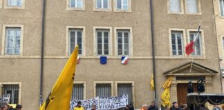 Manifestant s'opposant à la loi Duplomb à Pontarlier