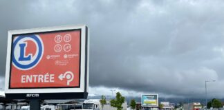 Panneau publicitaire à Pontarlier
