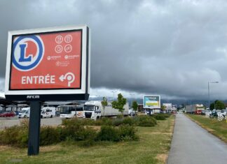 Panneau publicitaire à Pontarlier