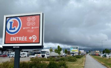 Panneau publicitaire à Pontarlier