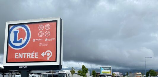 Panneau publicitaire à Pontarlier