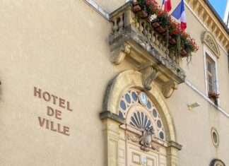 Maud Salvi, maire de Mouthe