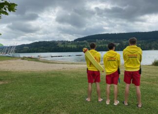 sauveteurs devant le lac saint point