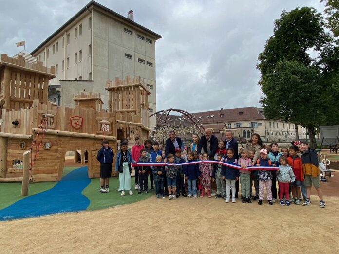aire de jeux au parc du Grand Cours à Pontarlier