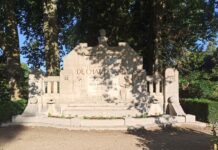 Monument Hilaire de Chardonnay